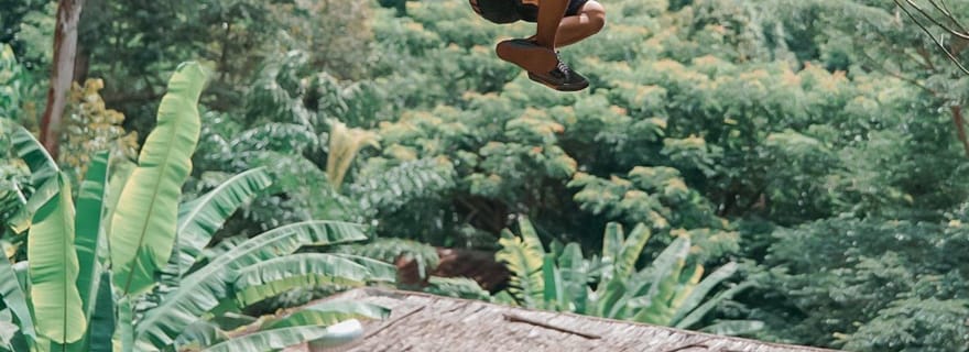 Phuket : Aventure en tyrolienne dans le monde de Hanuman