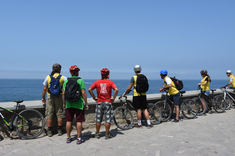 Lima privée: visite à vélo de la ville et de la côte avec un localLima: visite à vélo de la ville et de la côte avec un local