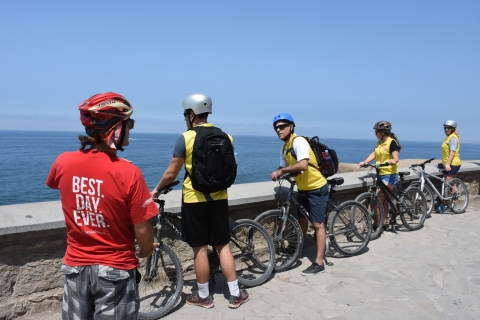 Lima privée: visite à vélo de la ville et de la côte avec un localLima: visite à vélo de la ville et de la côte avec un local