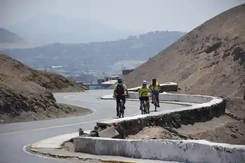 Lima: Passeio de bicicleta pela costa e cultura com um local