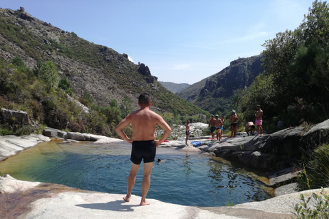 Do Porto: Caminhar, nadar ou simplesmente explorar o Parque Nacional do GerêsCaminha e nada no Parque Nacional do Gerês.