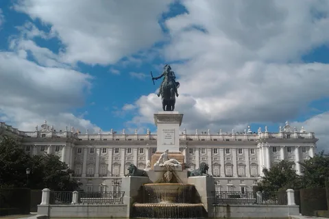Visita guiada ao Palácio Real e à Catedral de Almudena, Madri