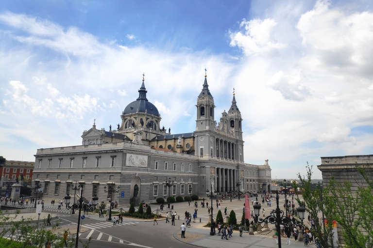 Geführte Tour durch den Königspalast und die Kathedrale von Almudena MadridGeführte Tour auf Englisch