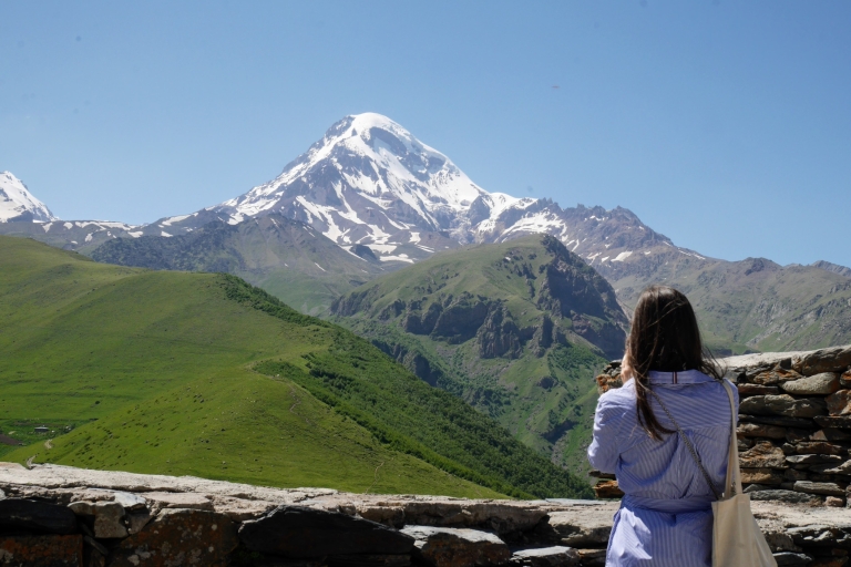 Tbilisi: tour de día completo a las montañas Kazbegi, Gergeti y AnanuriTour privado