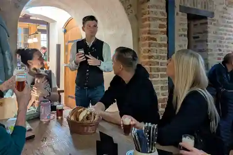 Pub crawl incl. Oktoberfest museum guided tour with beer tasting (private)