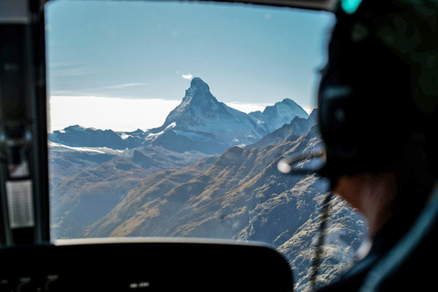 Bern: Privat 75-minuters Matterhorn-helikopterflygning - 4 PAX