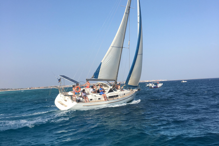 Sal, Wyspy Zielonego Przylądka: Pół dnia na jachcie żaglowym Cuba Libre