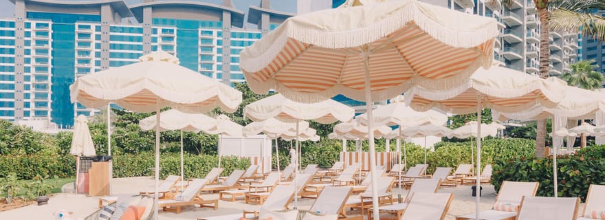 Dubaï : accès à la piscine et à la plage avec prosecco et plateau de fruits pour 2 personnes