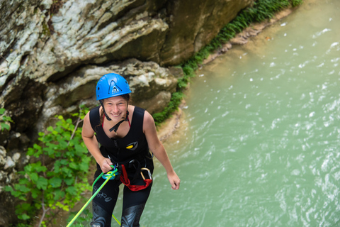 Neda: Canyoning ÄventyrNeda: Canyoning Äventyr för nybörjare