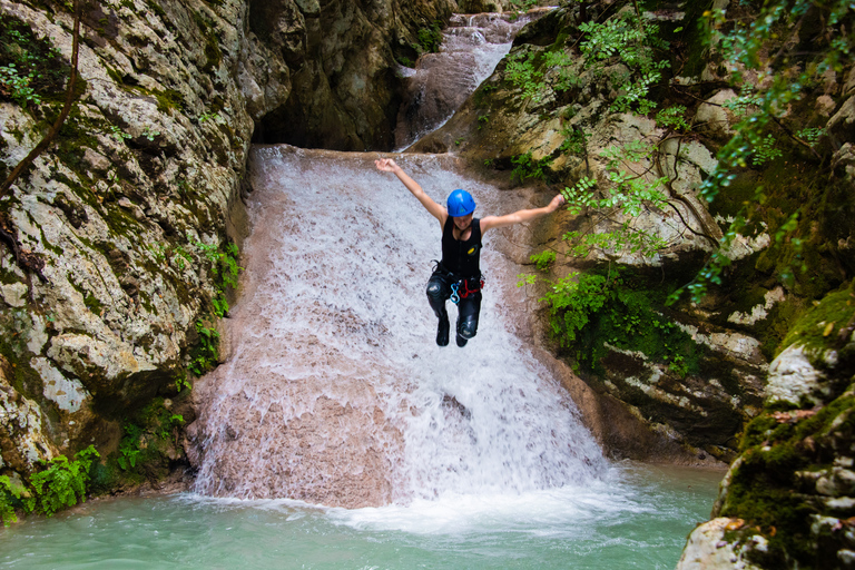 Neda: Canyoning ÄventyrNeda: Canyoning Äventyr för nybörjare