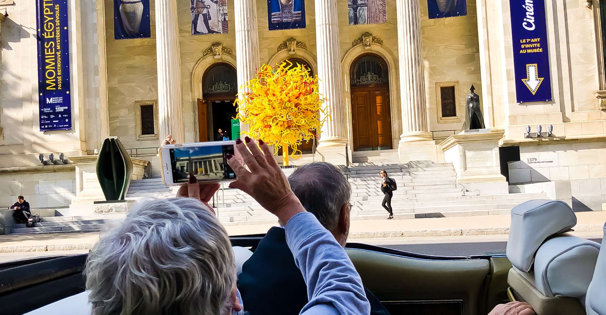Montréal: Guided Tour in Vintage Convertible Cadillac photo 13