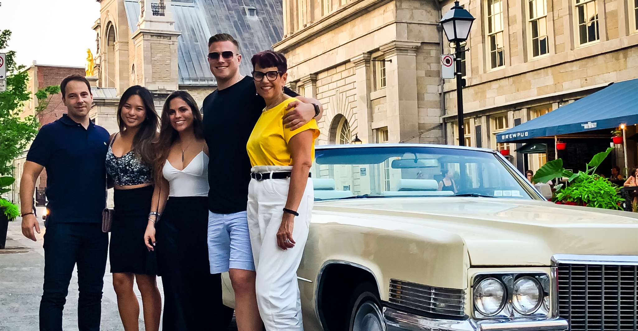 Montréal: Guided Tour in Vintage Convertible Cadillac photo 8