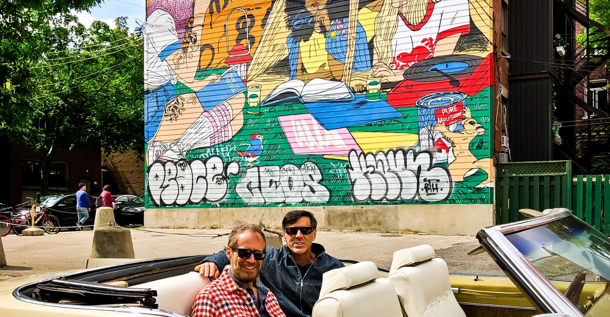 Montréal: Guided Tour in Vintage Convertible Cadillac photo 11