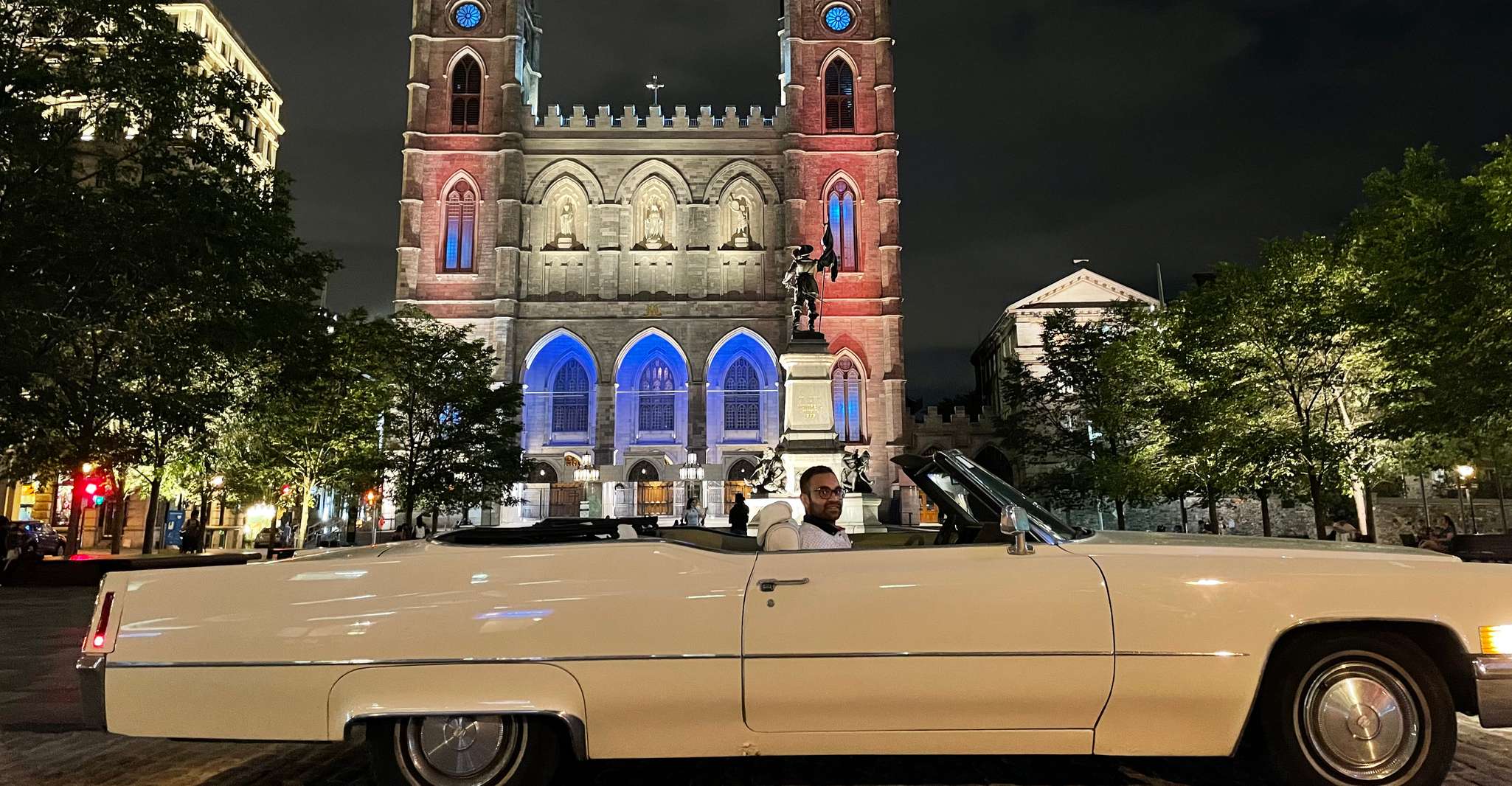 Montréal: Guided Tour in Vintage Convertible Cadillac photo 12