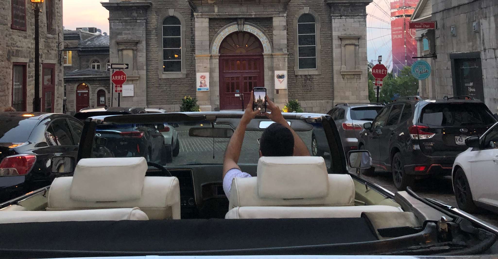 Montréal: Guided Tour in Vintage Convertible Cadillac photo 9