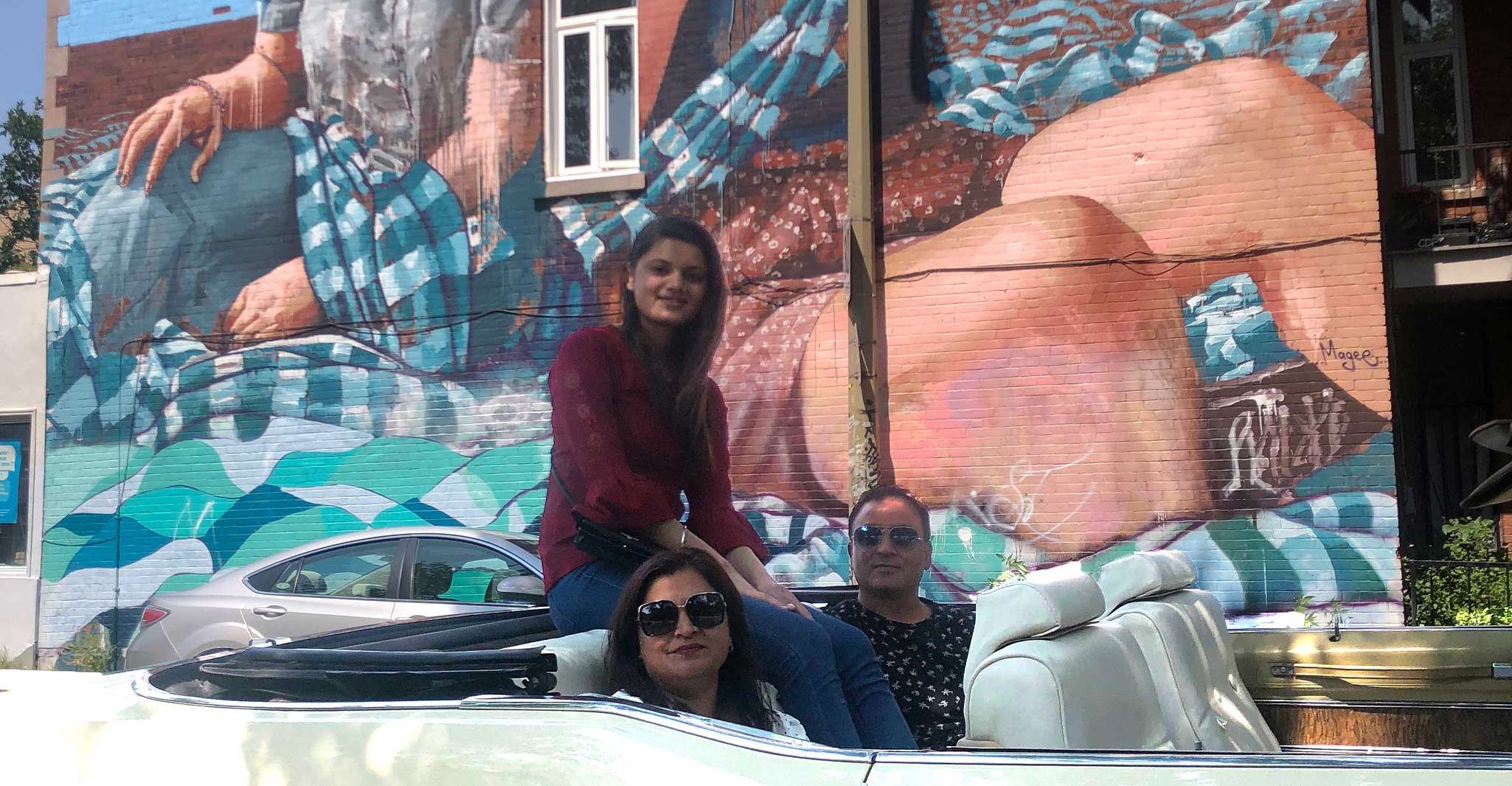 Montréal: Guided Tour in Vintage Convertible Cadillac photo 19