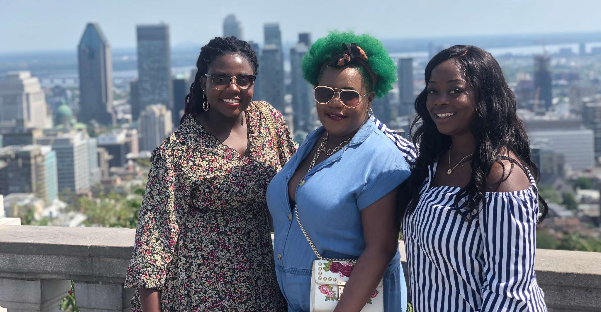 Montréal: Guided Tour in Vintage Convertible Cadillac photo 4