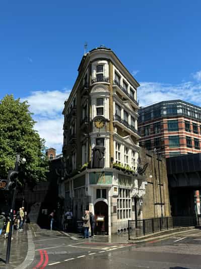 London: Guided Historic Pub Tour for Adults