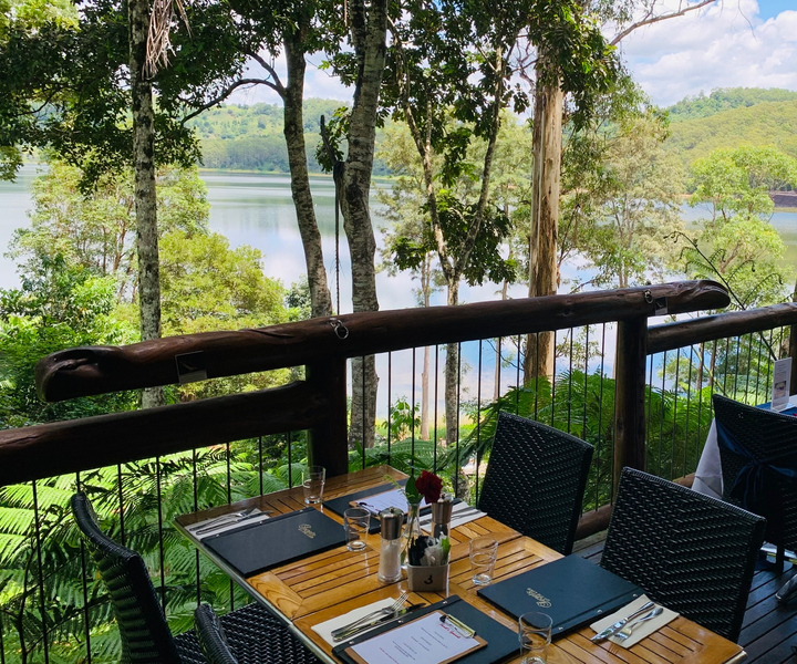Sunshine Coast: Private Group Wine Tour with Lunch