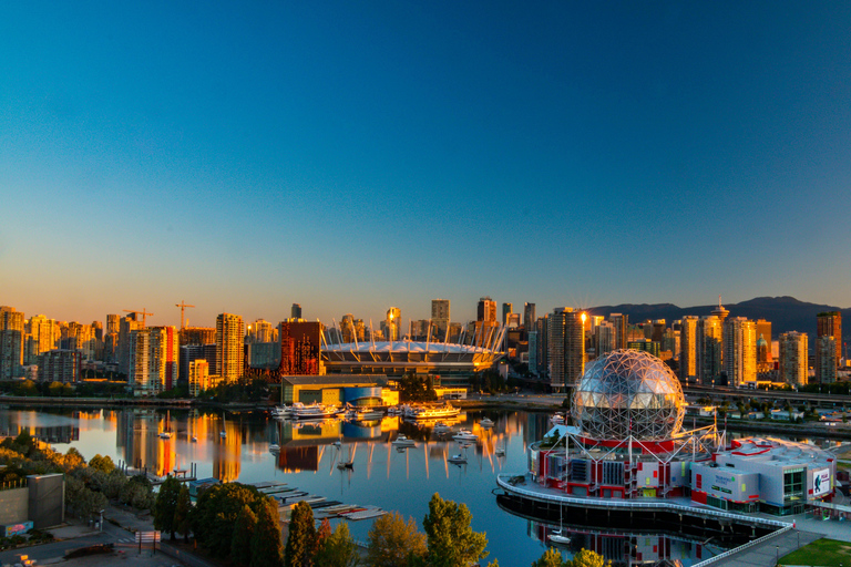 Vancouver: Private Limousine City Tour