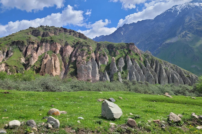 Tbilisi: Kazbegi Day Trip with Gergeti Trinity Church