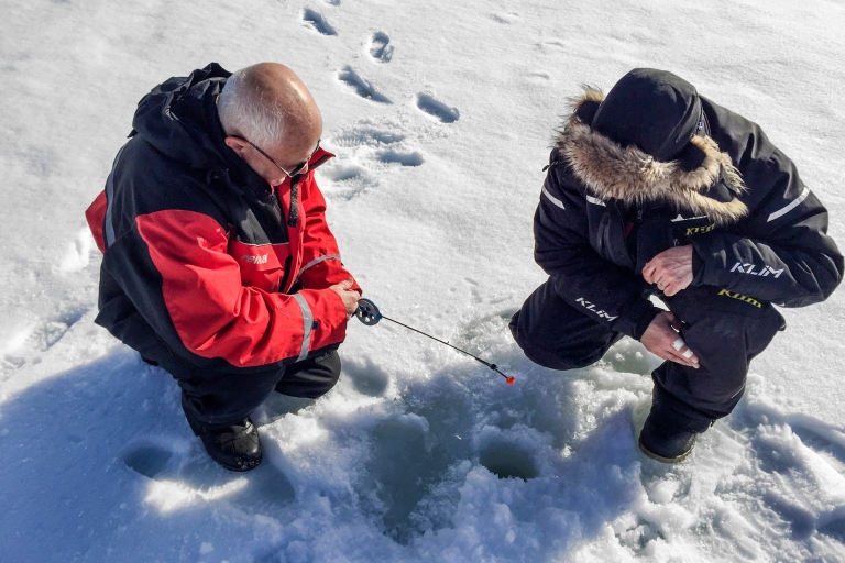Levi: ijsvissen op sneeuwscooter