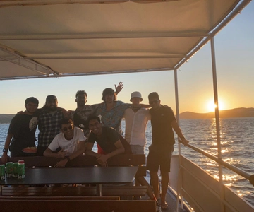 Split: Riviera-Bootsfahrt bei Sonnenuntergang und Schwimmen mit sommerlichen Vibes