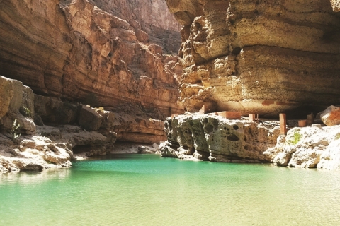 Muscat: Wadi Shab and Bimah Sinkhole Tour with Audio Guiding