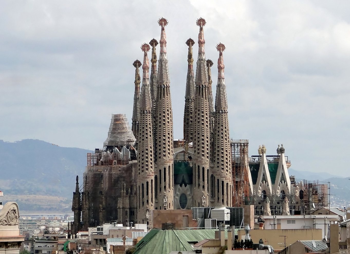 Barcelona: Fast Track Guided Tour af Sagrada Familia