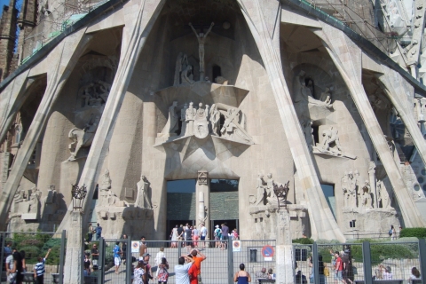 Barcelona: snelle rondleiding door de Sagrada FamiliaBarcelona: snelle rondleiding door de Sagrada Familia in het Spaans