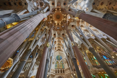 Barcelona: Szybka wycieczka z przewodnikiem po Sagrada FamiliaBarcelona: Szybka wycieczka po Sagrada Familia po hiszpańsku