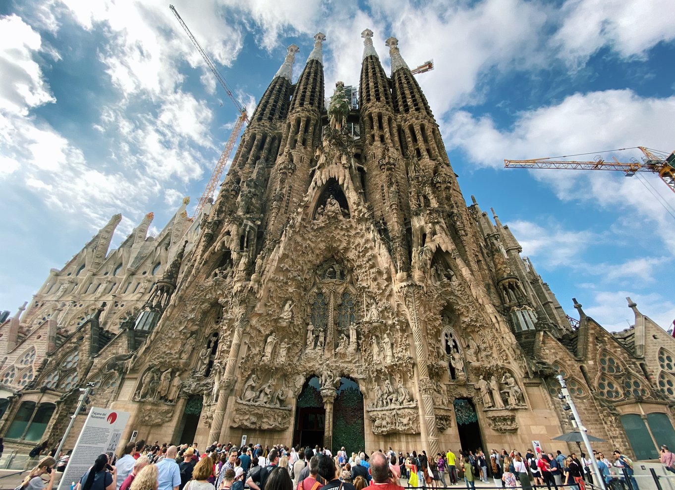 Barcelona: Fast Track Guided Tour af Sagrada Familia