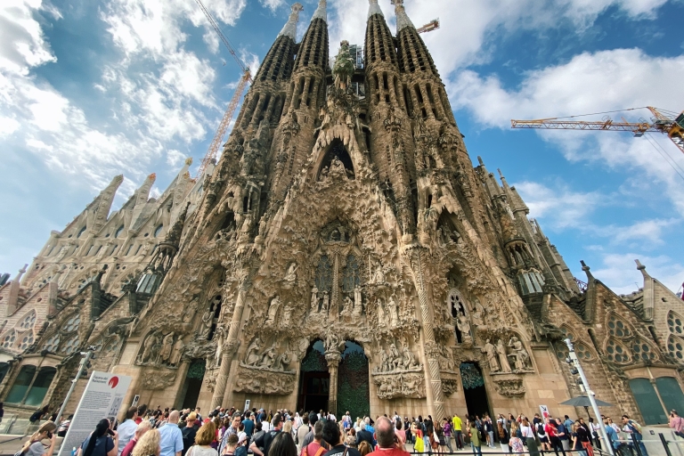 Barcelone : visite guidée rapide de la Sagrada FamiliaBarcelone : visite rapide de la Sagrada Familia en espagnol