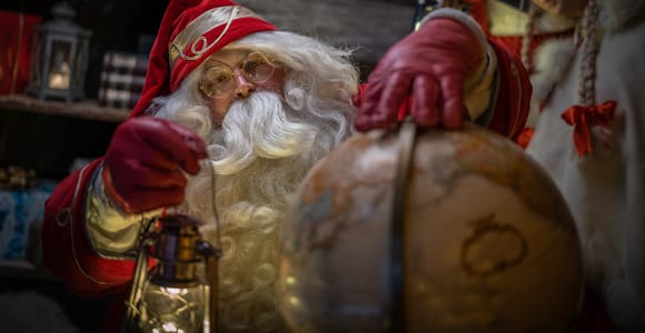 Levi: Day Trip to Santa Claus Village with Lunch