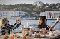 Estambul, crucero de Bósforo en un barco de lujo privado - Hizvo