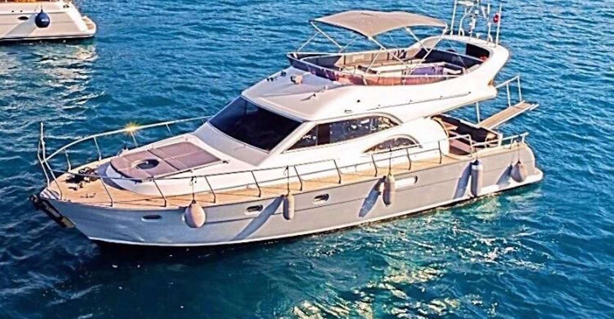 Estambul, crucero de Bósforo en un barco de lujo privado - Hizvo