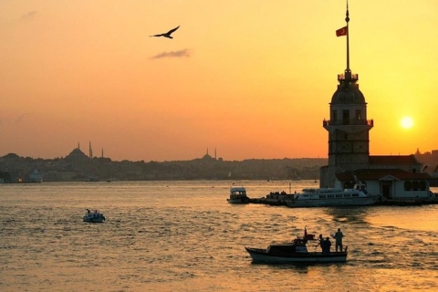 Istanbul: Bosporus-Kreuzfahrt auf einer privaten Luxusyacht