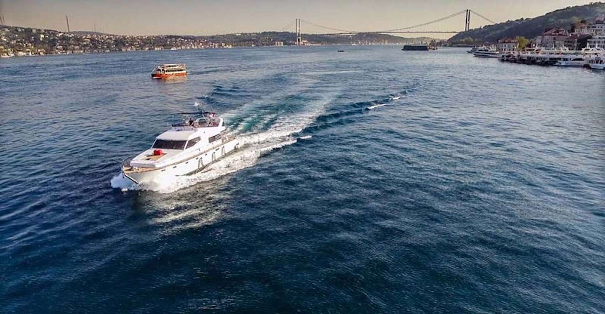 Estambul, crucero de Bósforo en un barco de lujo privado - Hizvo
