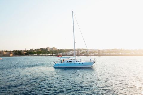 Rhodes Town: Catamaran Cruise with Greek Meal and Swim Stops
