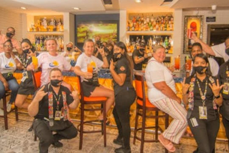 جولة خاصة في الحياة الليلية في بافارو مع المشروبات والمرشدخاص: جولة في الحياة الليلية في بافارو مع 