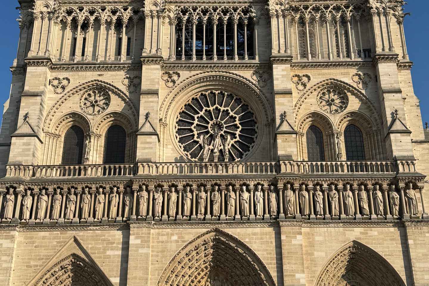 Notre-Dame Cathedral Guided Tour with Reserved Group access