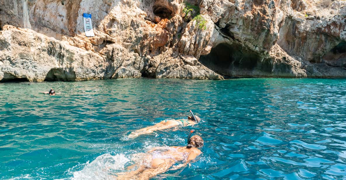 Da Spalato o Traù: tour alle 5 isole e alla Grotta Azzurra