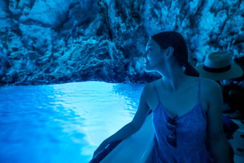 Da Spalato e Trogir: gita di un giorno alle 5 isole con Grotta Azzurra