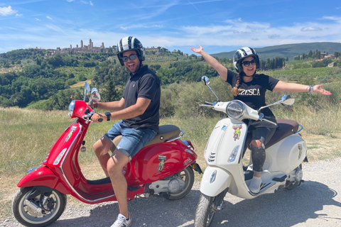 Florence: Toscane Vespa Tour naar San GimignanoBESTUURDER (18+)