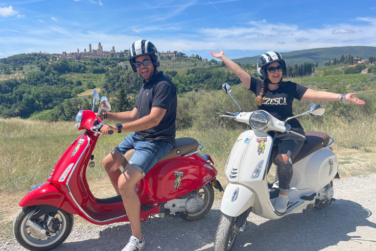 Florence: Toscane Vespa Tour naar San GimignanoBESTUURDER (18+)