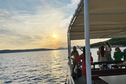 Split: Riviera Sunset Cruise &amp; Swim with Summer VibesSplit: Riviera Sunset Cruise with Summer Vibes