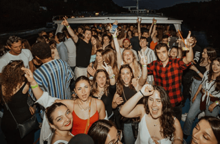 Prag: Bootsparty mit Afterparty im EPIC