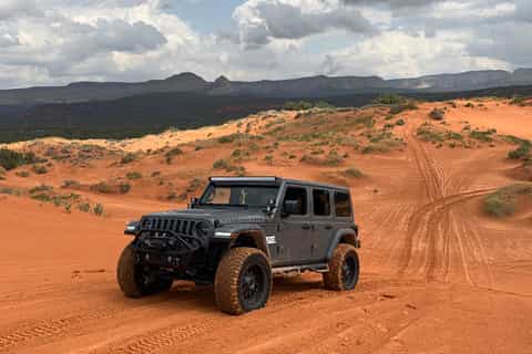Red Canyon (Peek-a-Boo Canyon): Off-Road Jeep Tour & Hike