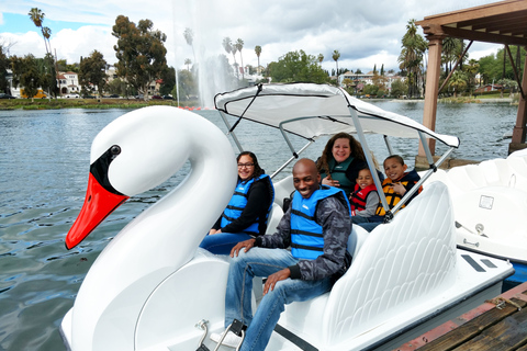 Echo Park Lake: alquiler de botes a pedales Swan