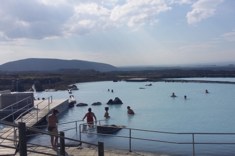 Akureyri: excursión de un día a Goðafoss, lago Mývatn y baños naturales